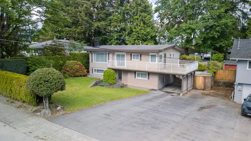 902 GLENAYRE DRIVE - photo 3 of 40