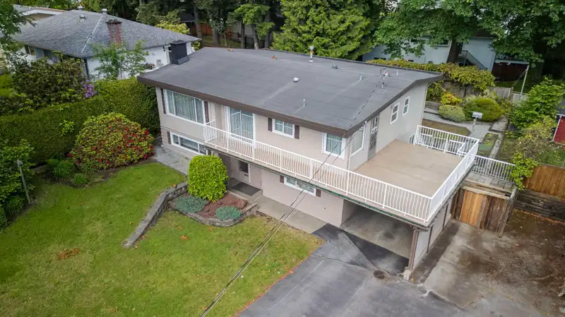 902 GLENAYRE DRIVE - photo 4 of 40