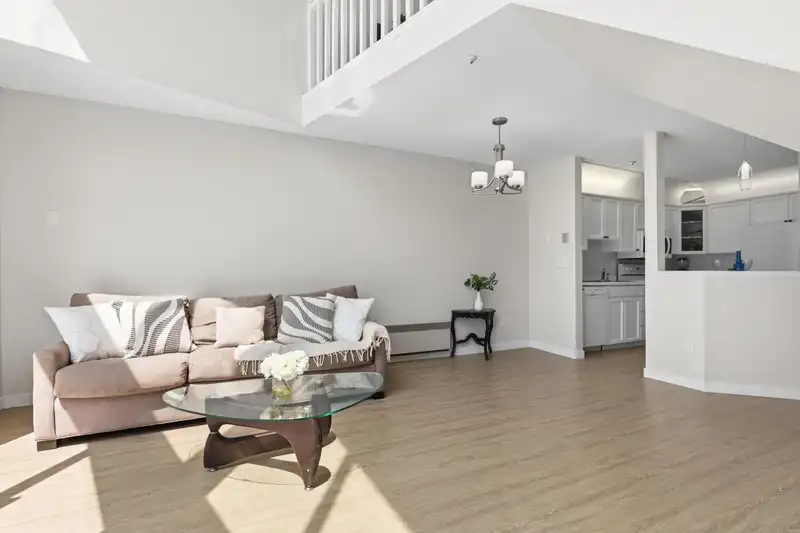503 60 RICHMOND STREET - photo 4 of 26