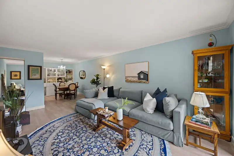 213 12890 17 AVENUE - photo 2 of 21