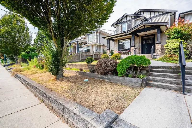 953A ALDERSON AVENUE - photo 2 of 37
