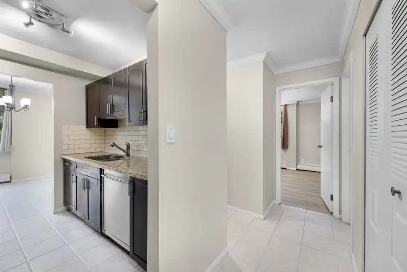 106 9320 PARKSVILLE DRIVE - photo 2 of 36