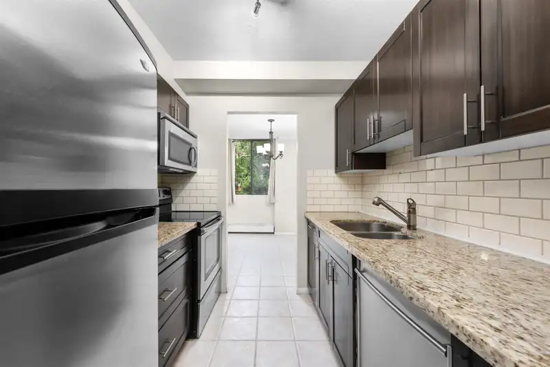 106 9320 PARKSVILLE DRIVE - photo 4 of 36
