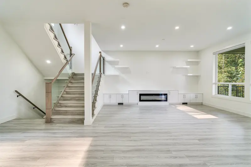 4 5988 LINDEMAN STREET - photo 4 of 25