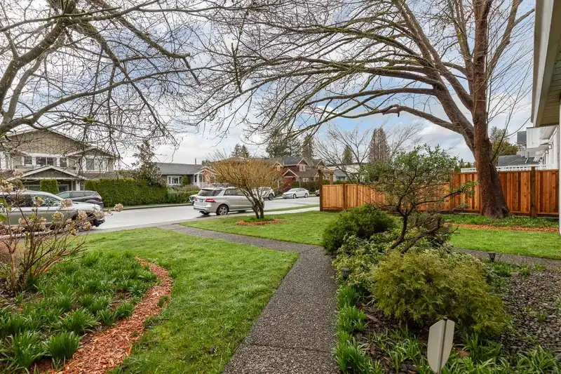 348 E 17 STREET - photo 3 of 37