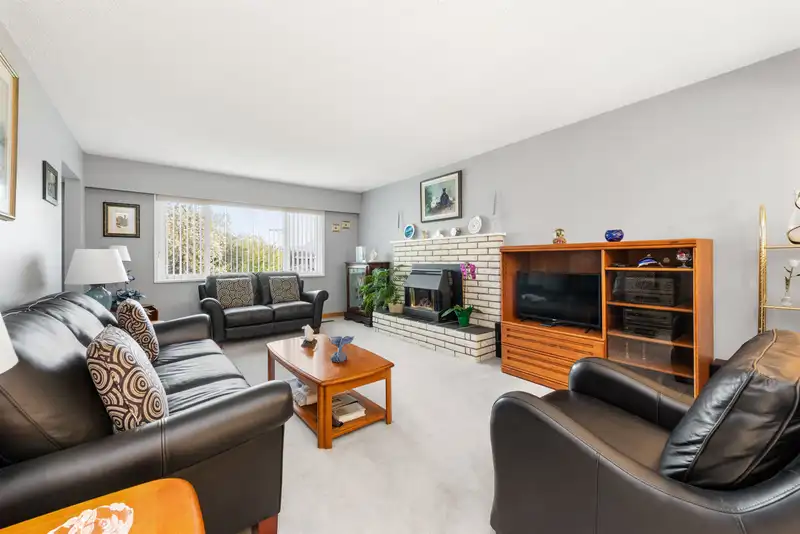 1425 SLOCAN STREET - photo 2 of 35