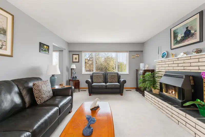 1425 SLOCAN STREET - photo 3 of 35