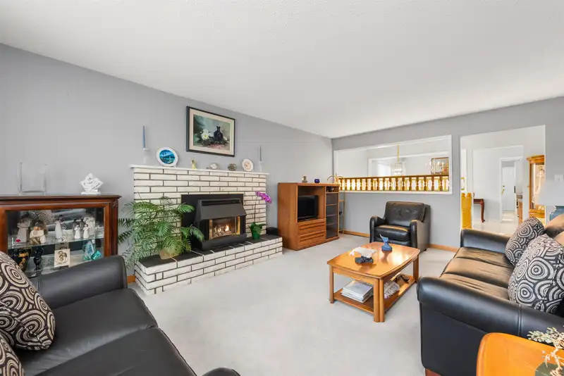 1425 SLOCAN STREET - photo 4 of 35