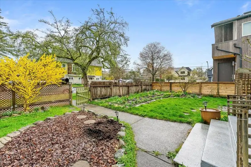 4589 HARRIET STREET - photo 2 of 7