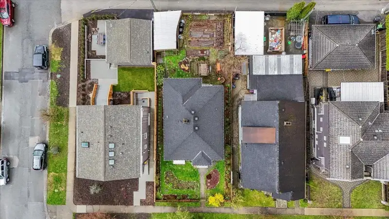 4589 HARRIET STREET - photo 3 of 7