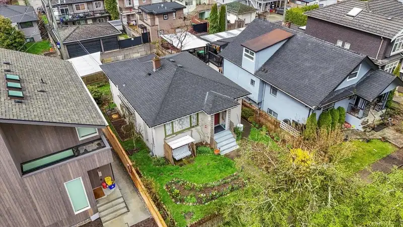 4589 HARRIET STREET - photo 4 of 7