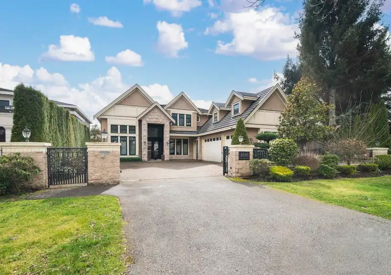 4860 PENDLEBURY ROAD - photo 1 of 14