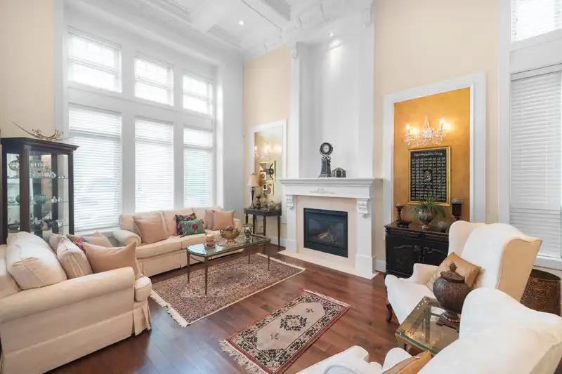 4860 PENDLEBURY ROAD - photo 3 of 14