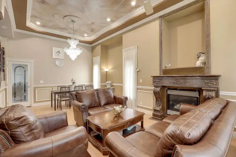14078 68 AVENUE - photo 3 of 31