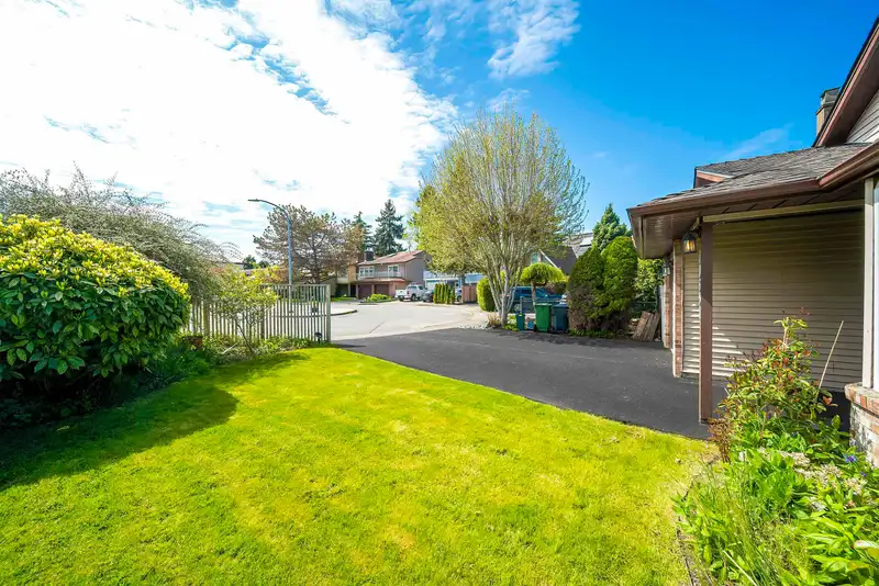 10651 CANSO CRESCENT - photo 2 of 28