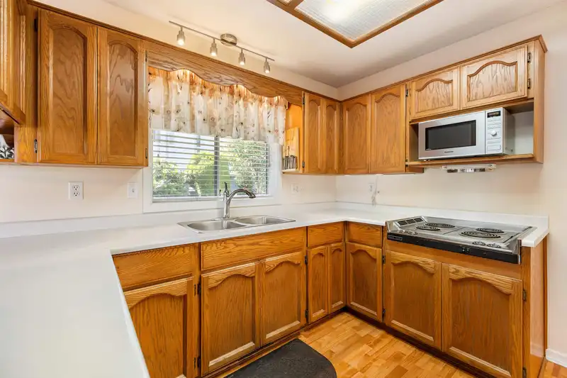 23 32615 MURRAY AVENUE - photo 3 of 33