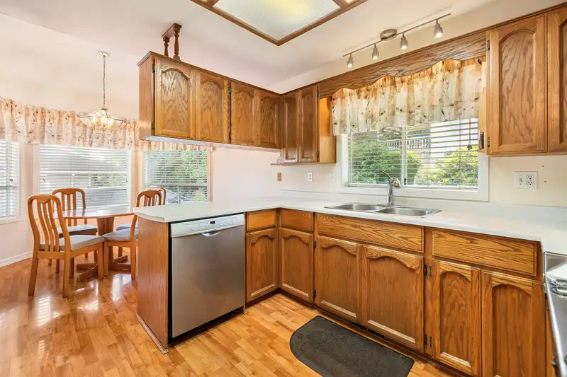 23 32615 MURRAY AVENUE - photo 4 of 33