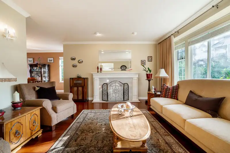 664 SWAN PLACE - photo 2 of 40