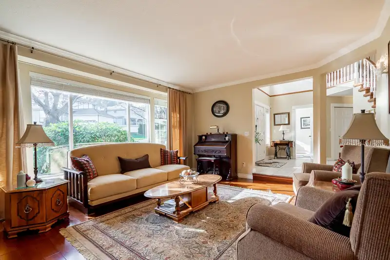664 SWAN PLACE - photo 3 of 40