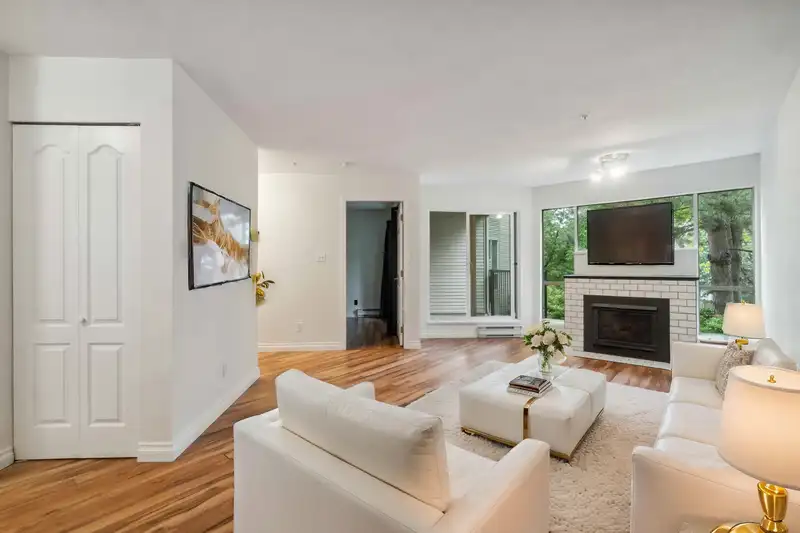 212 2429 HAWTHORNE AVENUE - photo 1 of 19