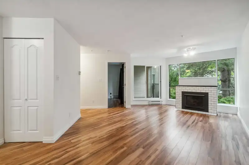 212 2429 HAWTHORNE AVENUE - photo 2 of 19