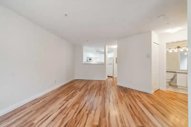 212 2429 HAWTHORNE AVENUE - photo 4 of 19
