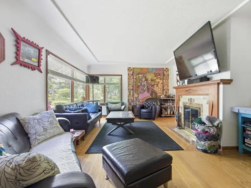 2506 W 15TH AVENUE - photo 4 of 40