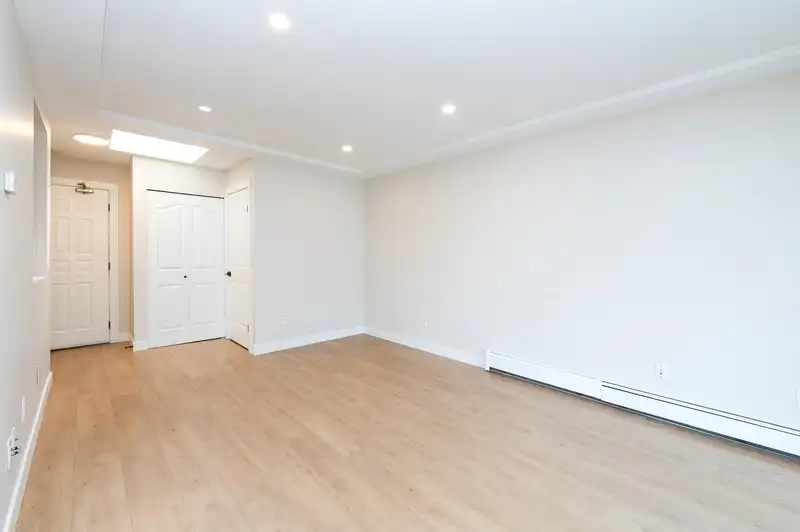 304 33401 MAYFAIR AVENUE - photo 2 of 38