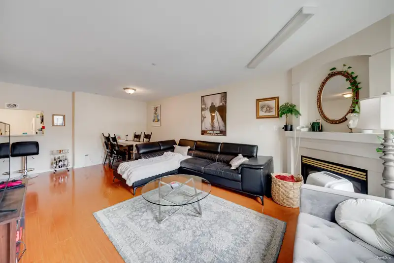 202 2505 E BROADWAY AVENUE - photo 2 of 20