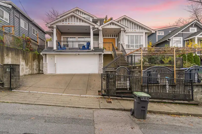 311 LOUELLEN STREET - photo 2 of 40