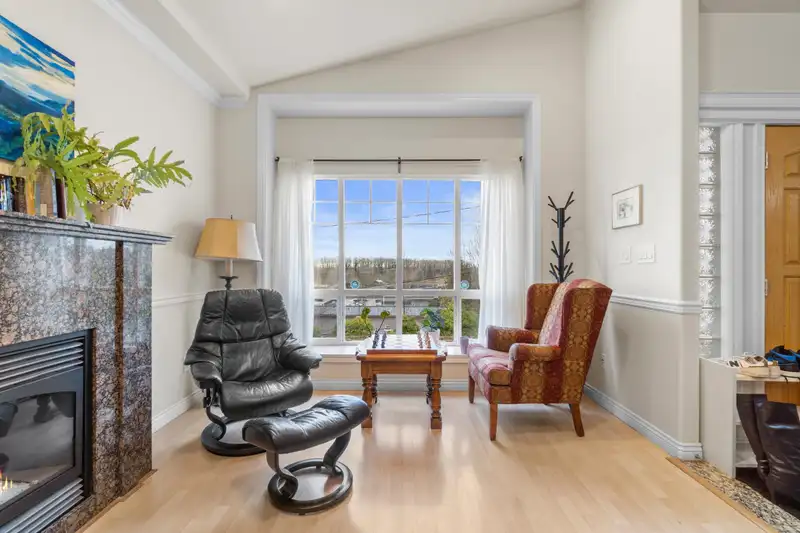 311 LOUELLEN STREET - photo 4 of 40