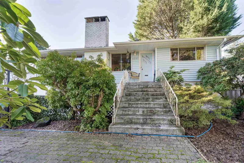 2285 VIEWLYNN DRIVE - photo 1 of 19