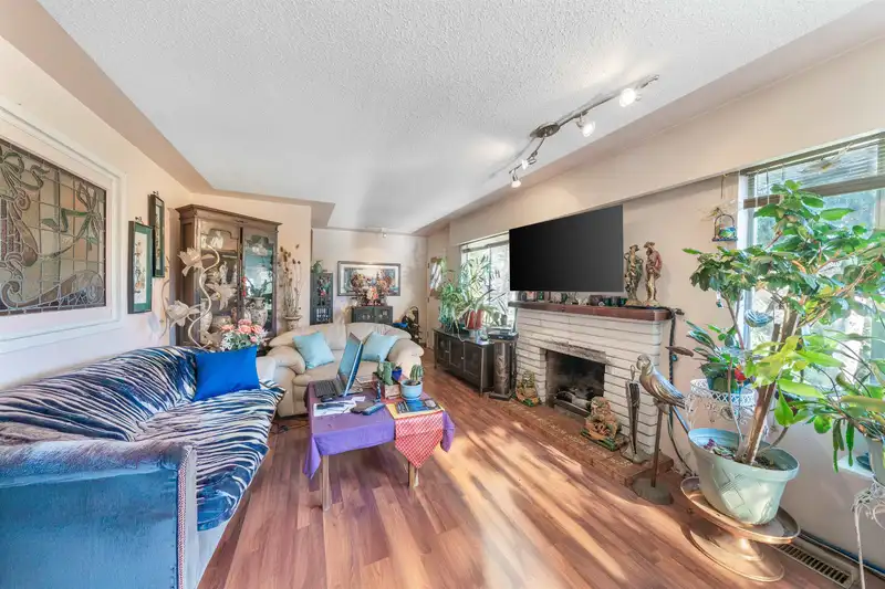 2285 VIEWLYNN DRIVE - photo 2 of 19