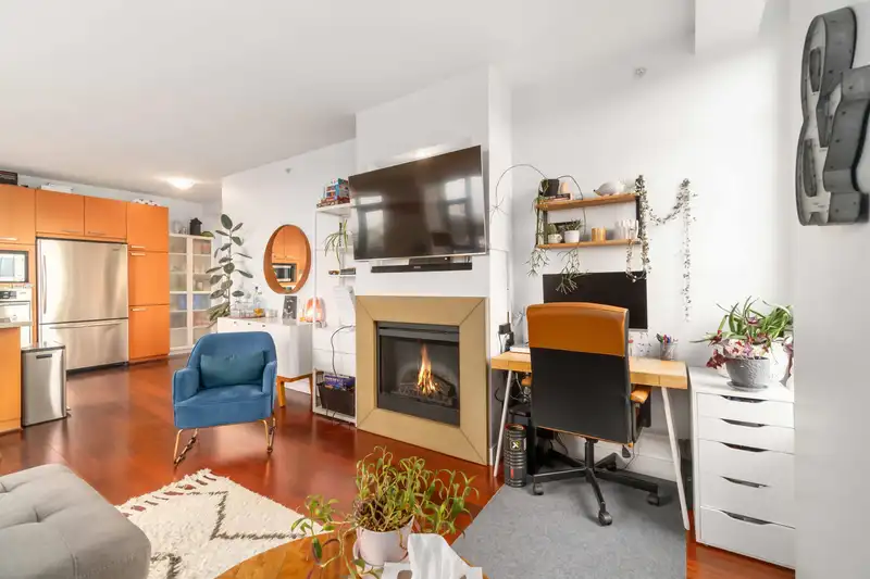 601 3228 TUPPER STREET - photo 4 of 21
