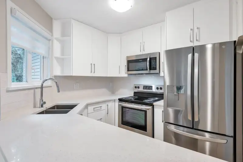 404 7139 18TH AVENUE - photo 2 of 38