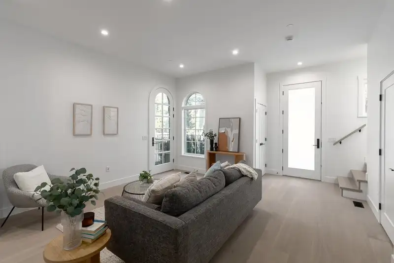 1051 SEMLIN DRIVE - photo 4 of 22