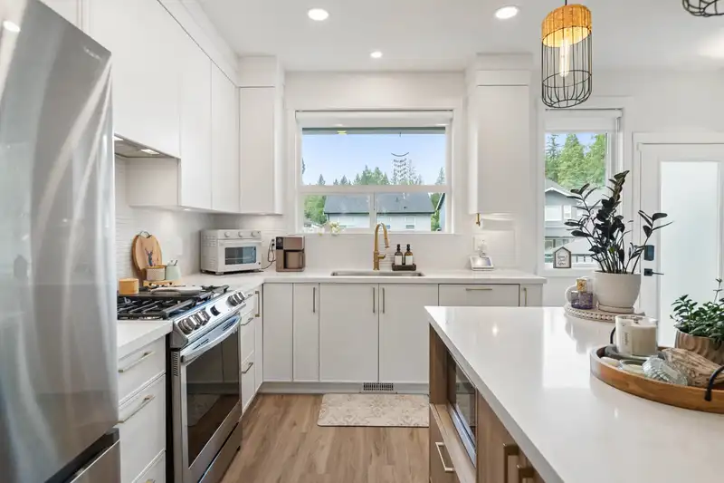 25097 112 AVENUE - photo 2 of 40