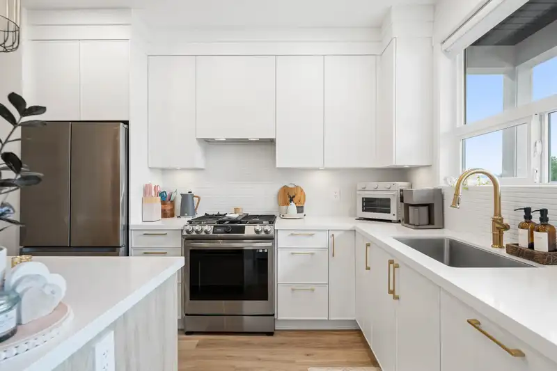 25097 112 AVENUE - photo 3 of 40