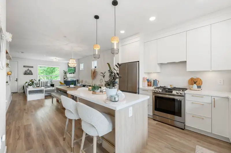 25097 112 AVENUE - photo 4 of 40