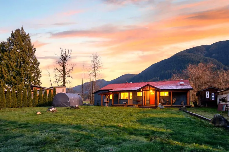 10148 MOUNTAINVIEW ROAD - photo 1 of 25