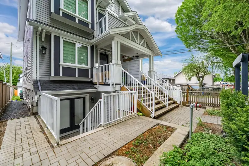 2773 WARD STREET - photo 2 of 20