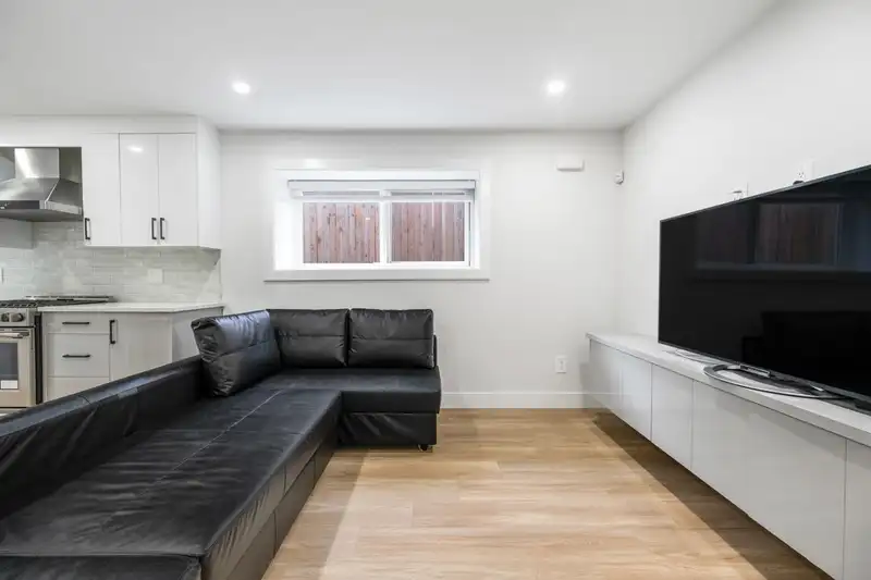 2773 WARD STREET - photo 4 of 20