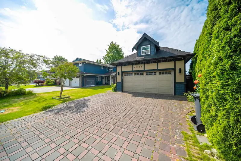 4808 BONAVISTA DRIVE - photo 3 of 28