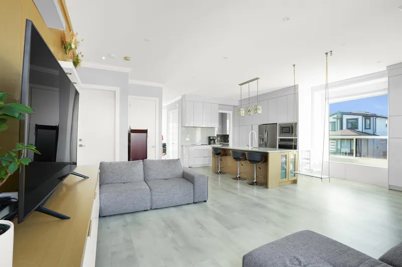 14919 62A AVENUE - photo 4 of 25