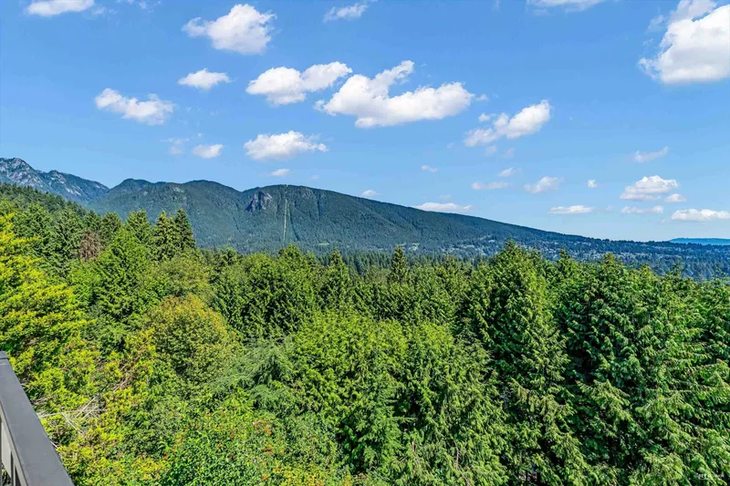 574 ST. ANDREWS PLACE - photo 4 of 25