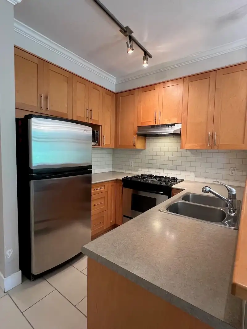 425 2083 W 33RD AVENUE - photo 3 of 18