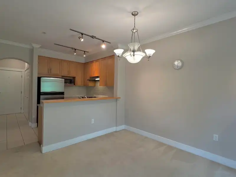 425 2083 W 33RD AVENUE - photo 4 of 18