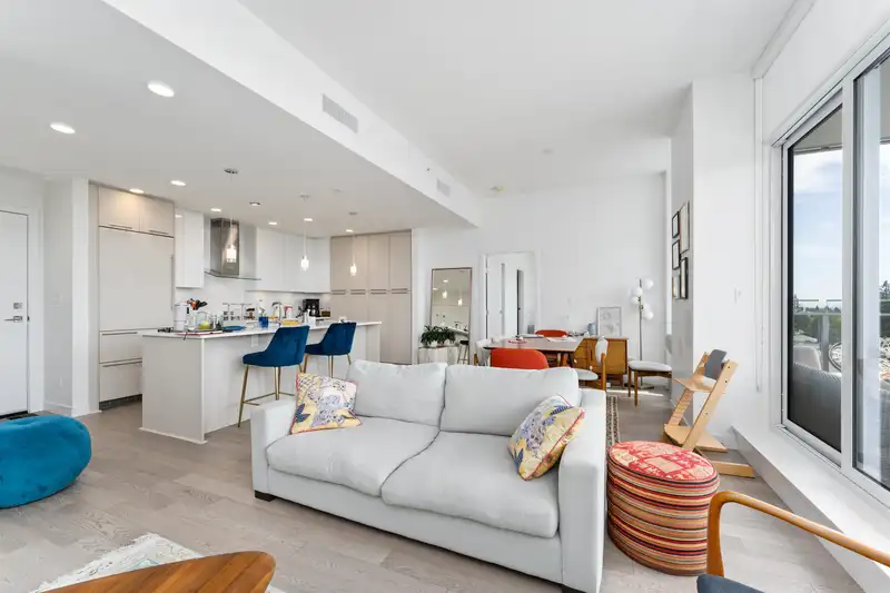 505 4963 CAMBIE STREET - photo 2 of 19
