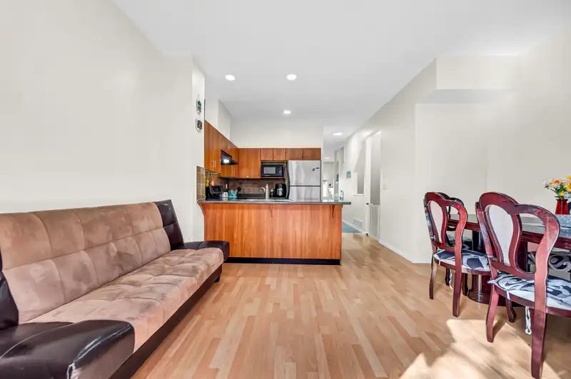30 8737 161 STREET - photo 4 of 32