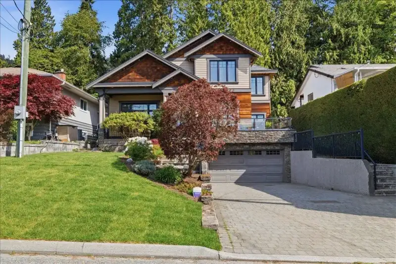 1152 WELLINGTON DRIVE - photo 1 of 40